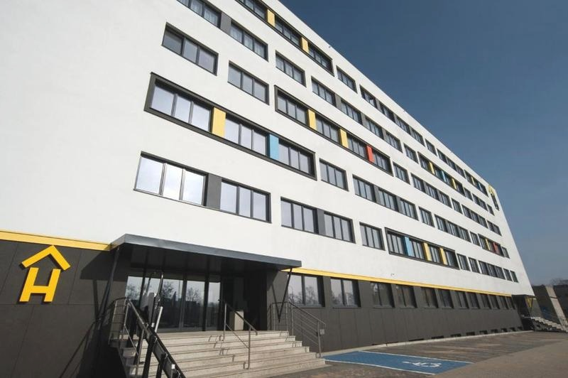 Hostel a hotel – najważniejsze różnice w cenie, standardzie i prywatności