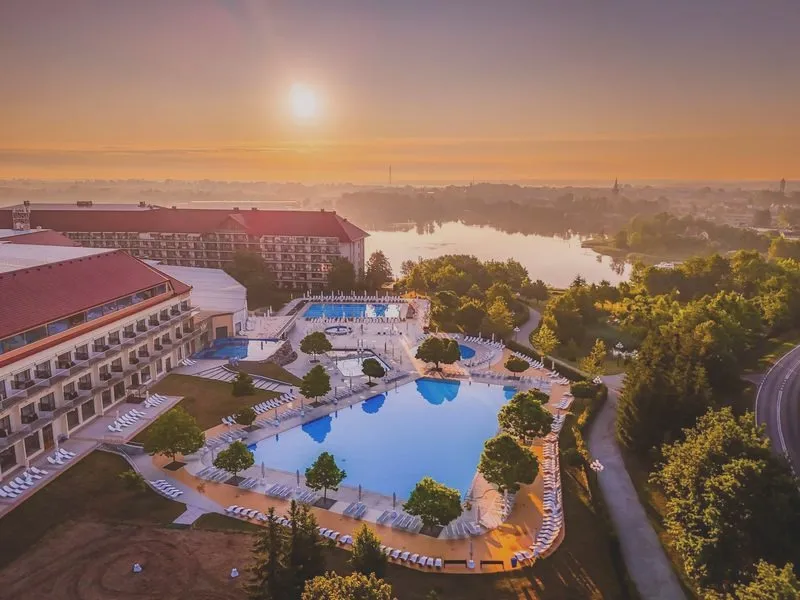 Ile gwiazdek ma hotel Gołębiewski? Standard i różnice między obiektami