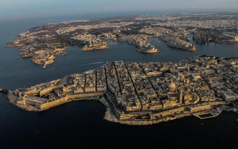 Ile trwa lot z Malty do Polski: praktyczny przewodnik