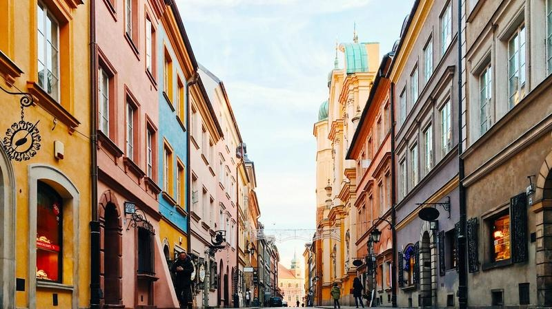 Ile trwa lot z Maroka do Warszawy? Czas podróży i przesiadki