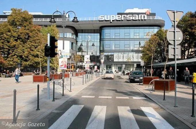 Jak łatwo wjechać na parking w Katowice Supersam?