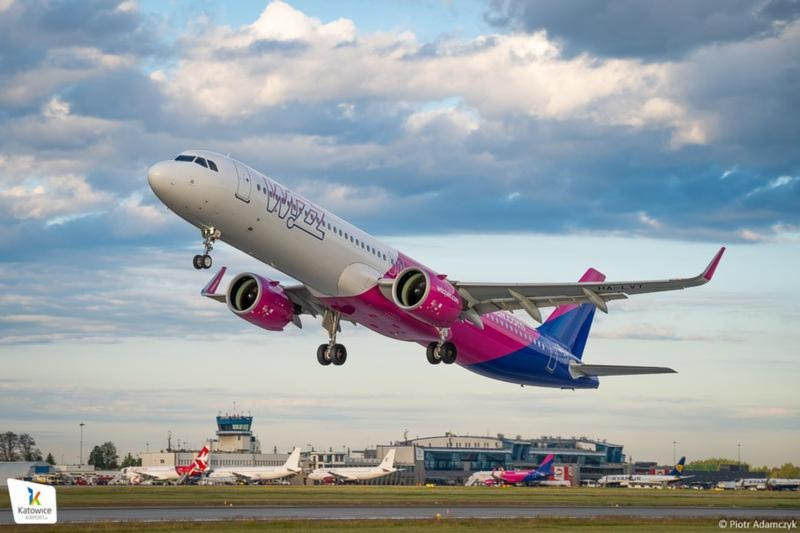 Jak zamówić bilet lotniczy przez internet w Wizz Air? Prosta instrukcja krok po kroku