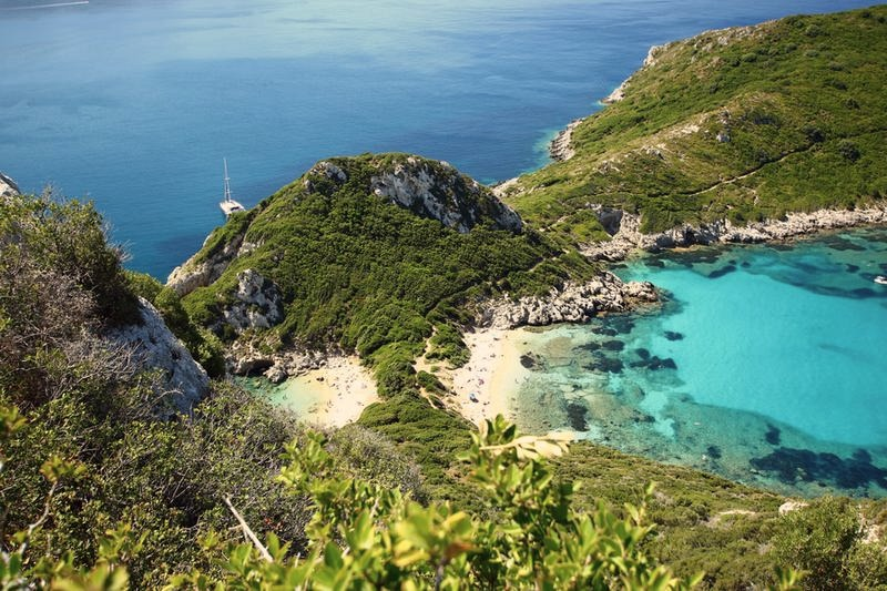 Porto Timoni – jak dojechać i skąd ruszyć na plażę?