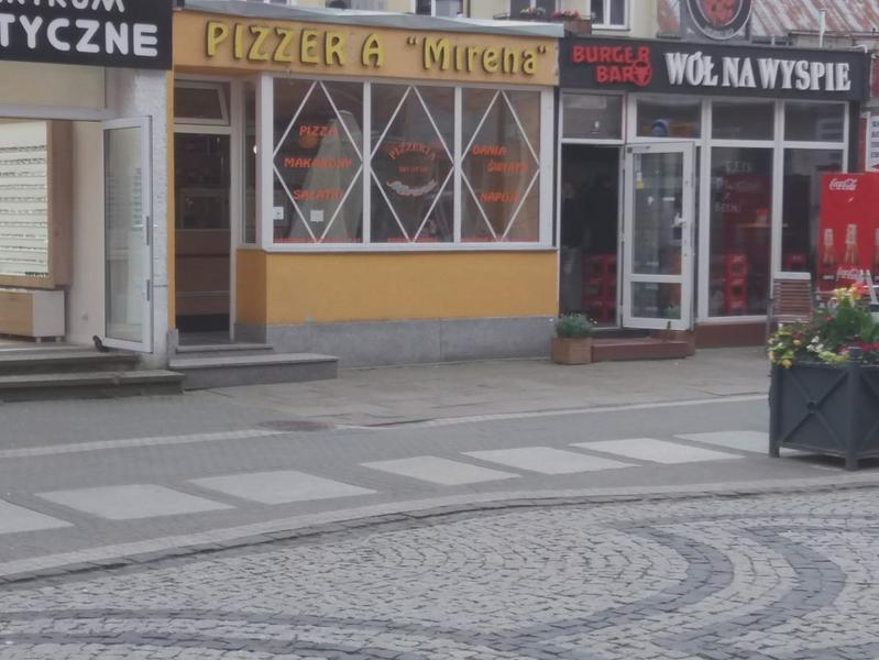 Dostawa jedzenia do pokoju