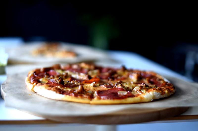 Zamawianie pizzy do hotelu